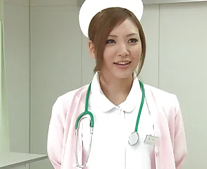 Nurse in Japanies Clinic sans work